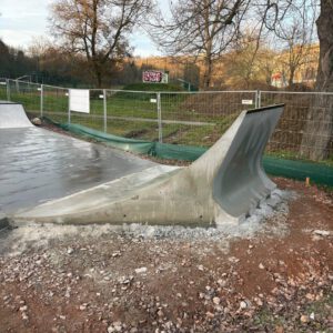 Detailansicht der freistehenden Quarters im Skatepark Roßwein – perfekt für schnelle Übergänge und kreative Moves